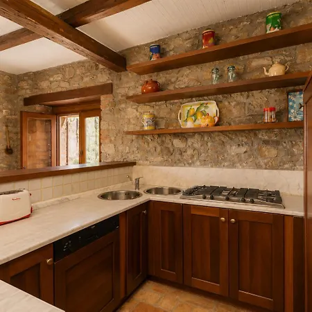Caporlese Large Private Pool Wifi Villa Montegiove