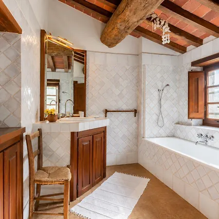 Caporlese Large Private Pool Wifi *